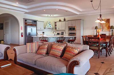 Blue Marlin Suite: Living Room + Kitchen 
