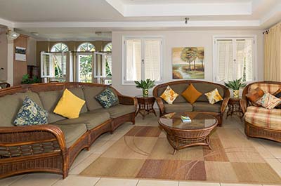 Mahi Mahi Suite: Living Room