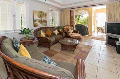 Mahi Mahi Suite: Living Room