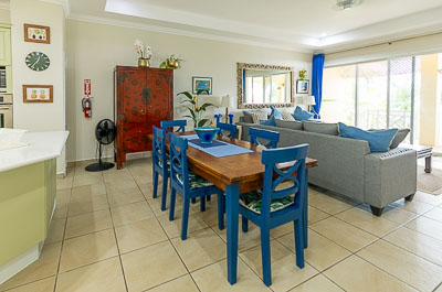 Queen Angel Suite: Dining area