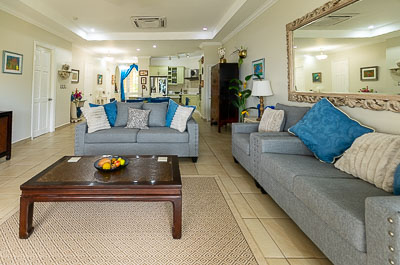 Queen Angel Suite: Loung area