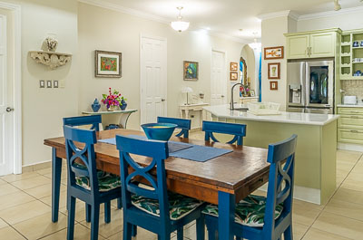 Queen Angel Suite: Dining area
