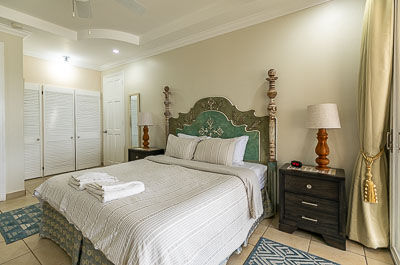 Queen Angel Suite: Bedroom 1