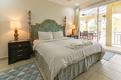 Queen Angel Suite: Bedroom 1