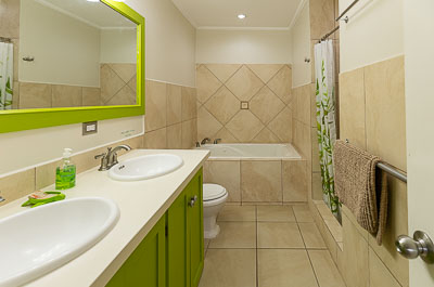 Queen Angel Suite: Bedroom 1