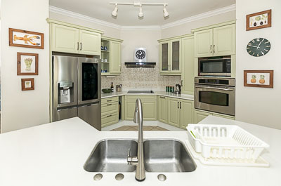 Queen Angel Suite: Kitchen area