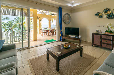 Queen Angel Suite: Loung area